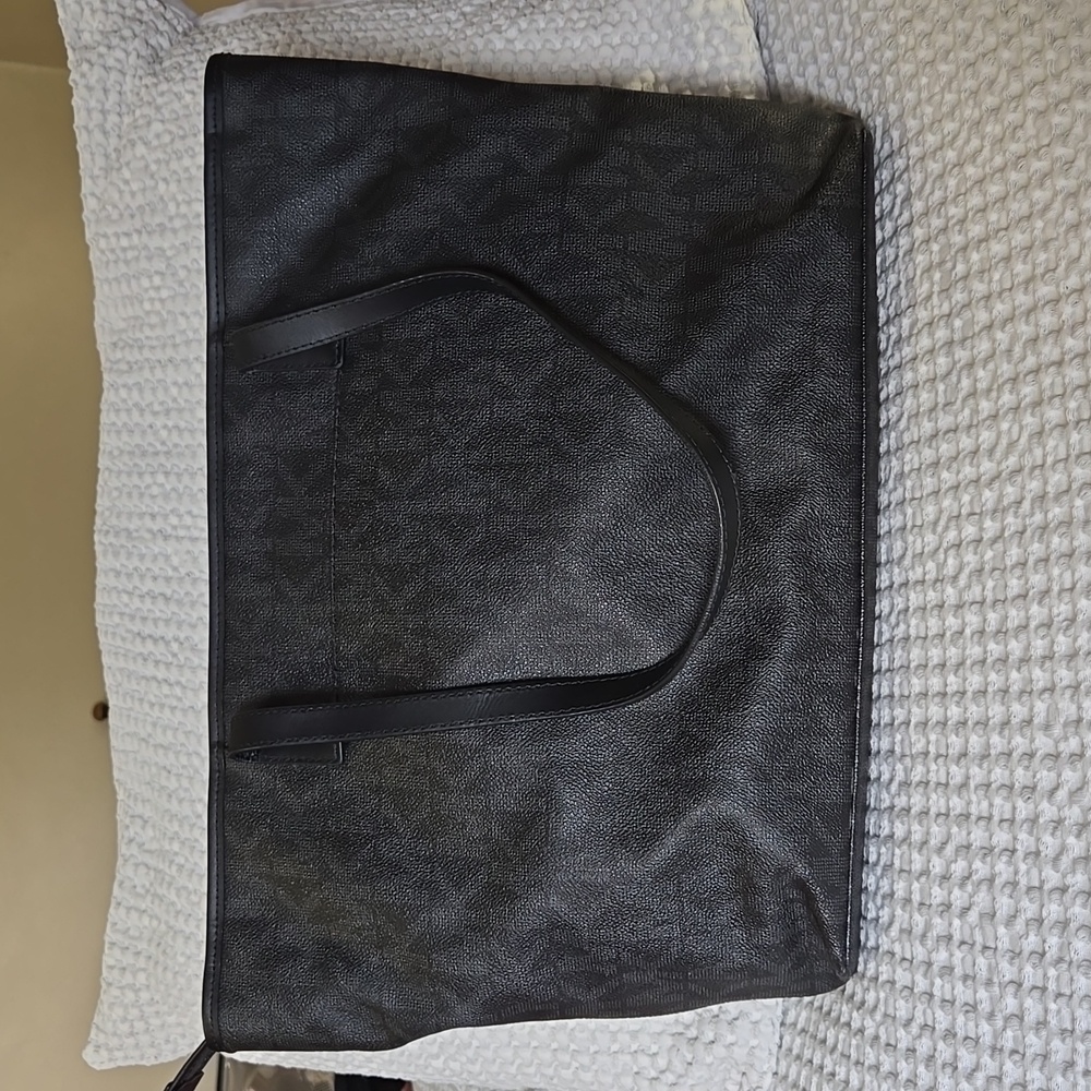 Michael Kors Black Laptop Bag Sleek Design - Picture 2 of 4